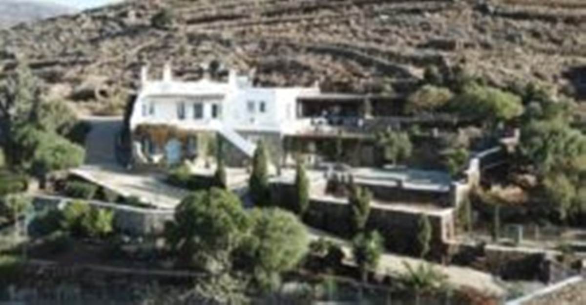 Αγ. Σώστης Τήνος. Πώληση Μονοκατοικίας 235 Μ2.