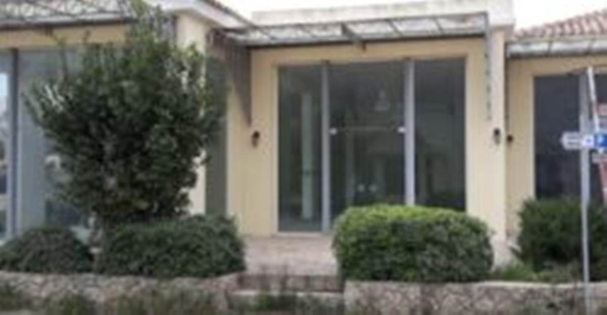 Πόρτο Χέλι. Πώληση Καταστήματος 500 Μ2.