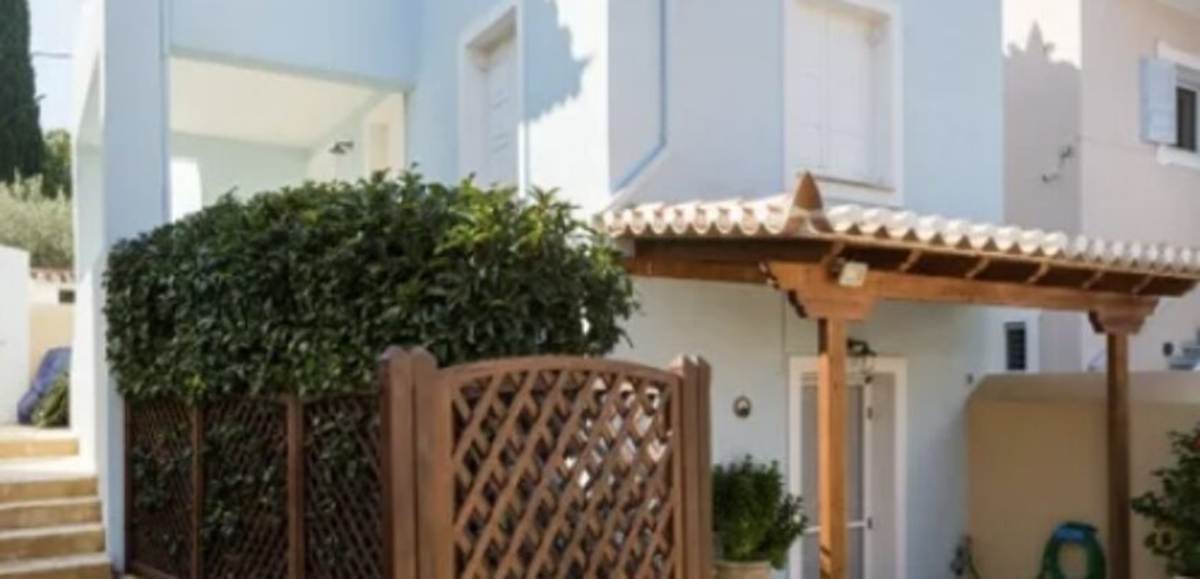Σπέτσες. Πώληση Μεζονέτας  145 Μ2.