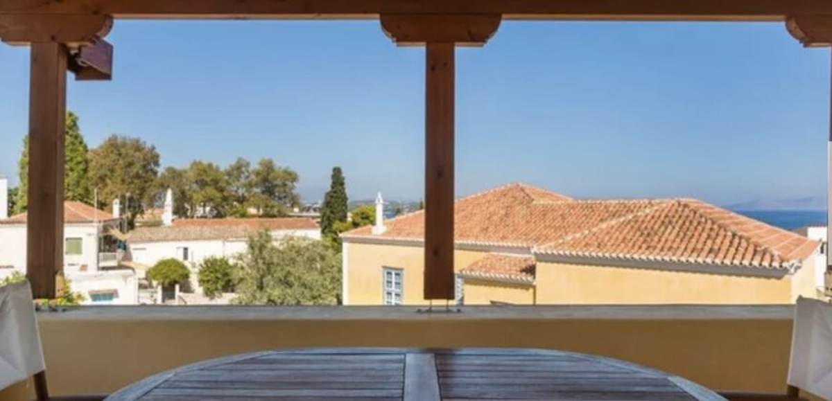 Σπέτσες. Πώληση Μεζονέτας 135 Μ2.