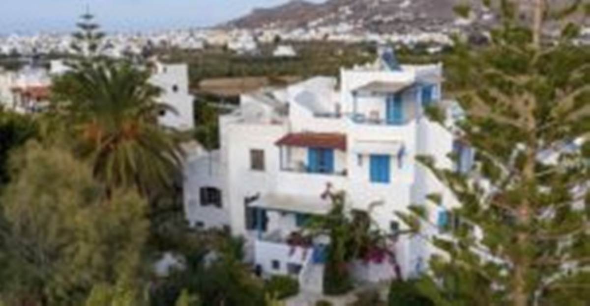 Νάξος. Πώληση Συγκροτήματος 14 χώρων, 500 Μ2.