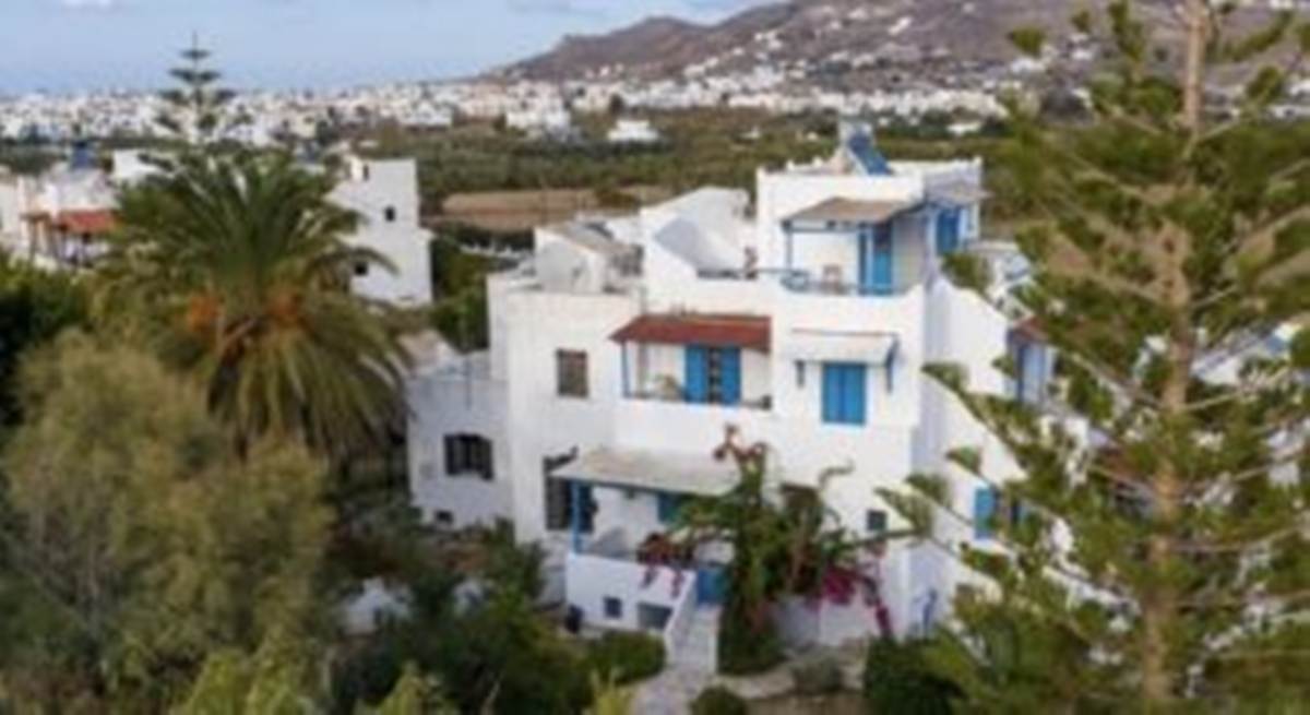 Νάξος. Πώληση Συγκροτήματος 14 χώρων, 500 Μ2.