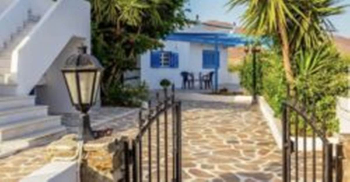 Νάξος. Πώληση Συγκροτήματος 14 χώρων, 500 Μ2.