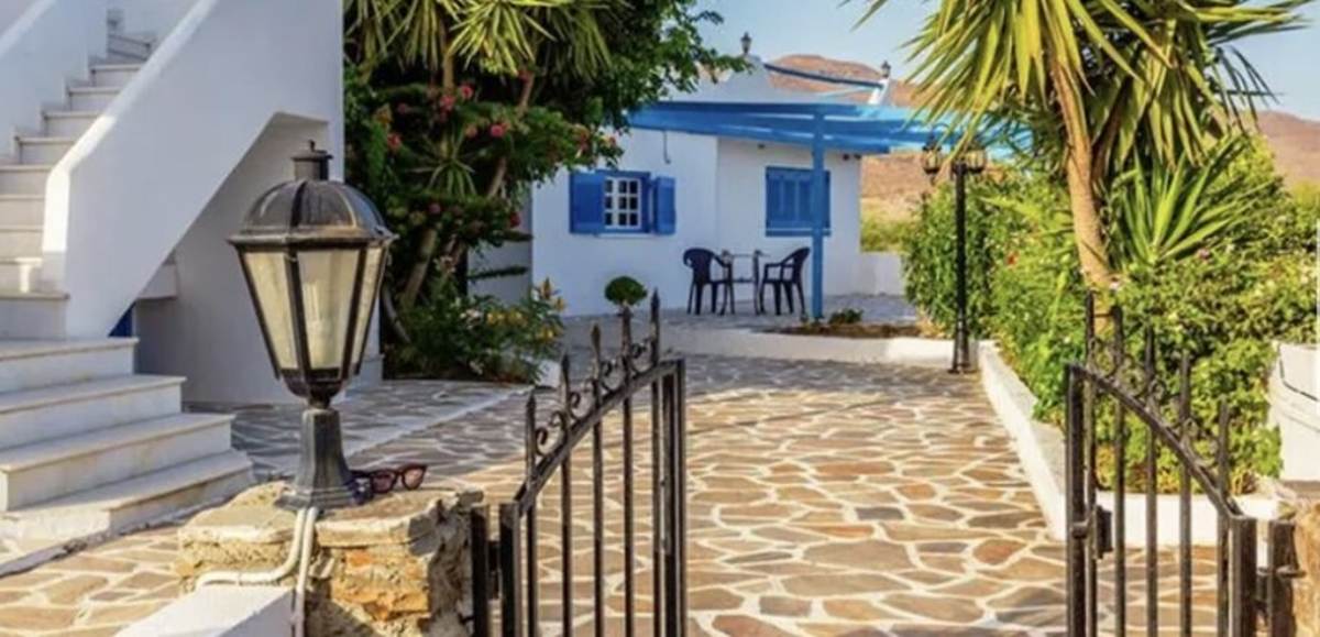 Νάξος. Πώληση Συγκροτήματος 14 χώρων, 500 Μ2.