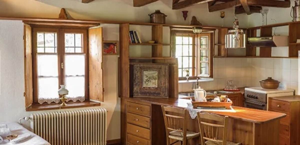 Πάπιγκο Ιωάννινα. Πώληση Ξενώνα 9 χώρων 580 Μ2.