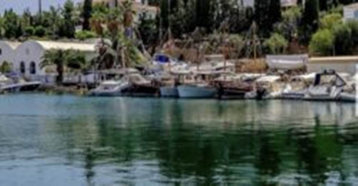 Σπέτσες. Πώληση Οικοπέδου 600 Μ2 ( 2 Χ 300 Μ2)