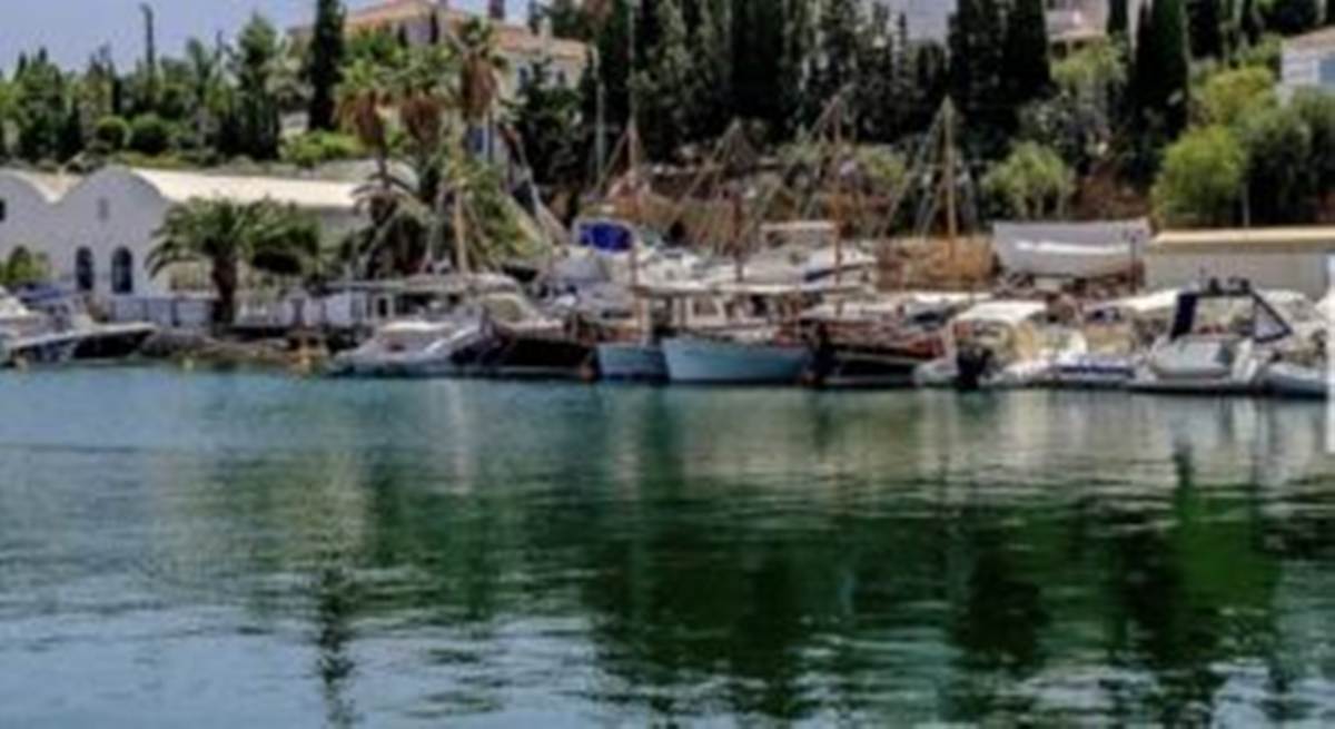 Σπέτσες. Πώληση Οικοπέδου 600 Μ2 ( 2 Χ 300 Μ2)