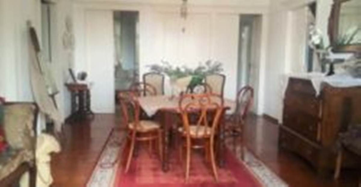 Σπέτσες. 1ος όροφος. Πώληση Παραθαλασσίου Αρχοντικού.