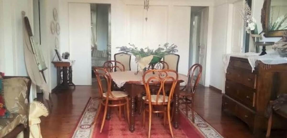 Σπέτσες. 1ος όροφος. Πώληση Παραθαλασσίου Αρχοντικού.