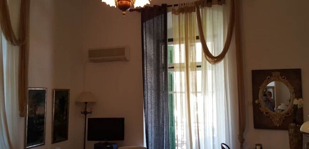 Σπέτσες. 1ος όροφος. Πώληση Παραθαλασσίου Αρχοντικού.