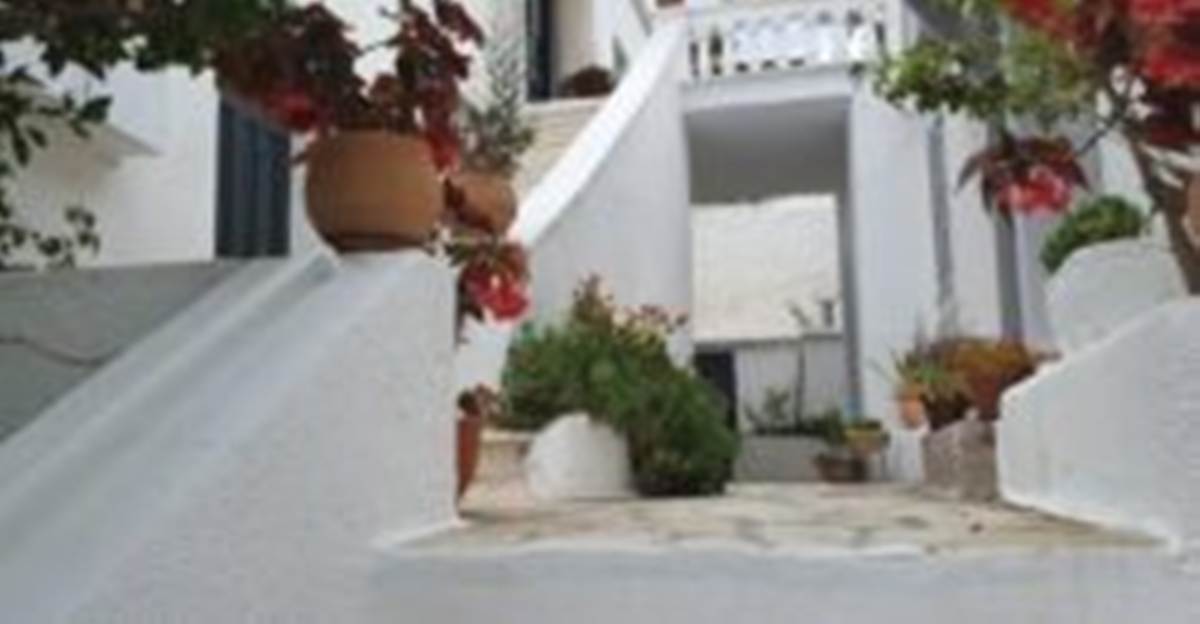 Σπέτσες. 1ος όροφος. Πώληση Παραθαλασσίου Αρχοντικού.