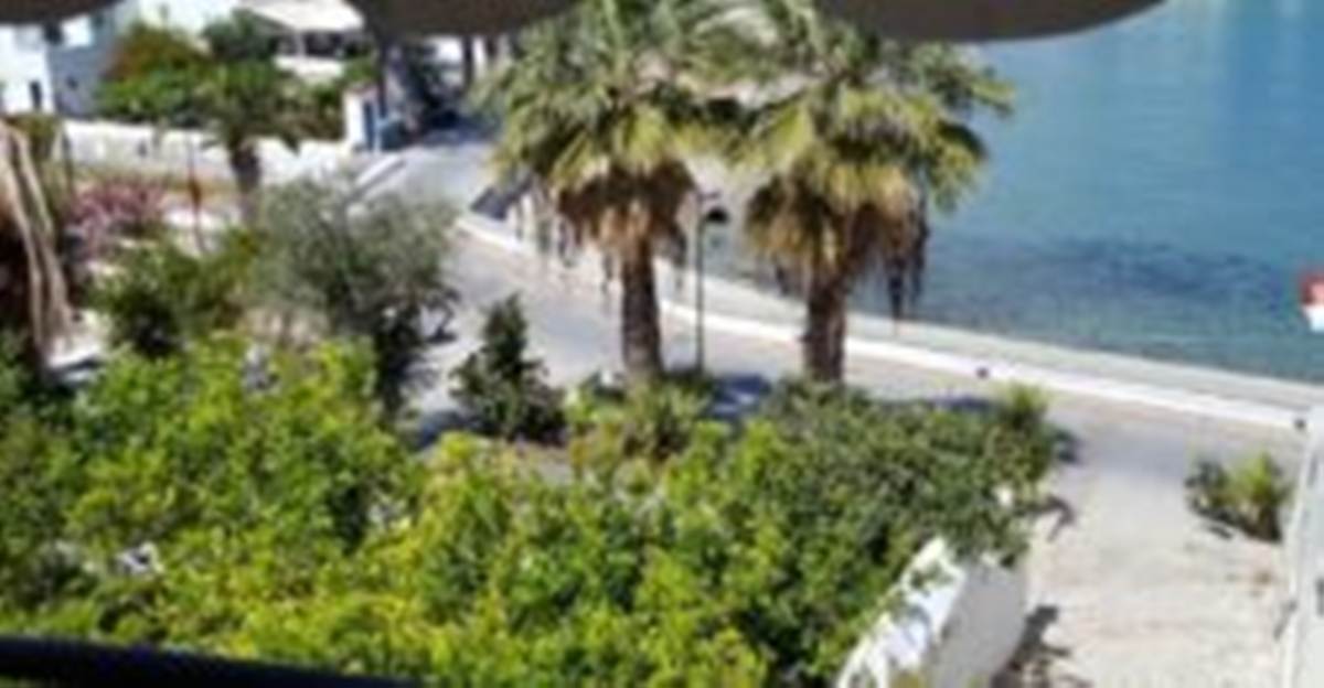 Σπέτσες. 1ος όροφος. Πώληση Παραθαλασσίου Αρχοντικού.