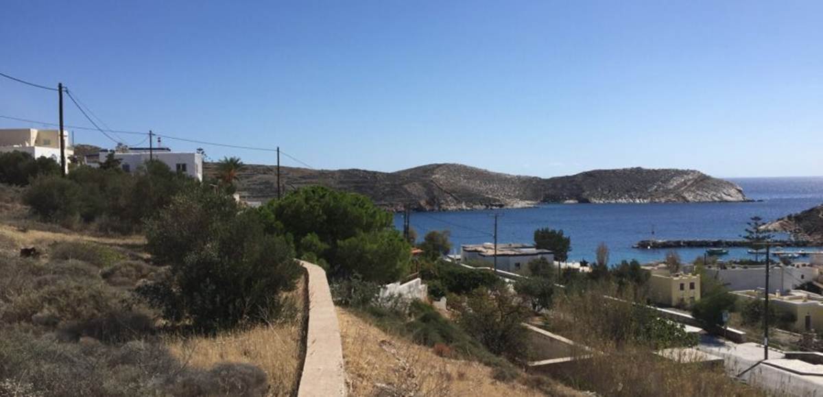 Σύρος. Πώληση Παραθαλάσσιου Οικοπέδου 1396 Μ2.