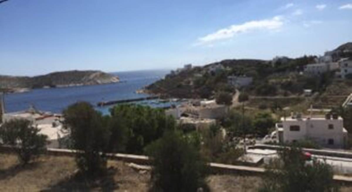 Σύρος. Πώληση Παραθαλάσσιου Οικοπέδου 1396 Μ2.