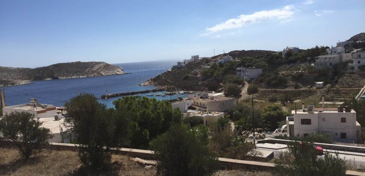 Σύρος. Πώληση Παραθαλάσσιου Οικοπέδου 1396 Μ2.