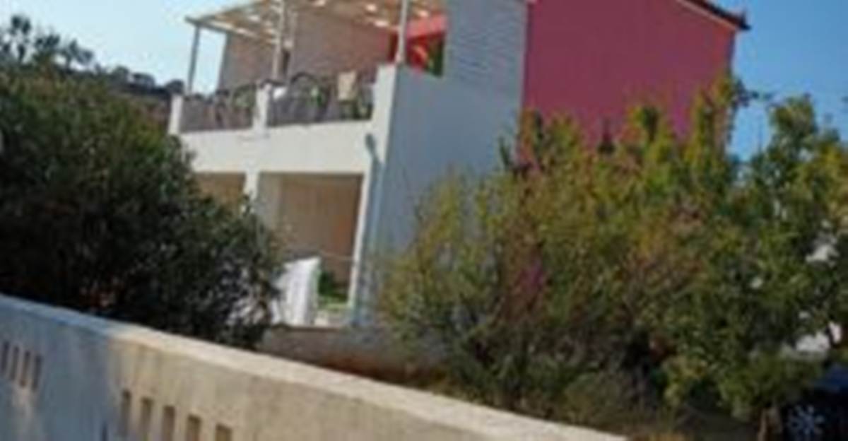 Γαύριο Άνδρου. Πώληση  Συγκροτήματος Διαμερισμάτων  230 Μ2.