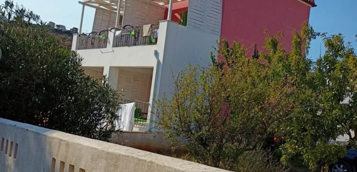Γαύριο Άνδρου. Πώληση  Συγκροτήματος Διαμερισμάτων  230 Μ2.