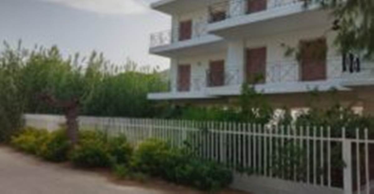 Σούνιο. Πώληση αυτοτελούς κτιρίου εξοχικών κατοικιών.