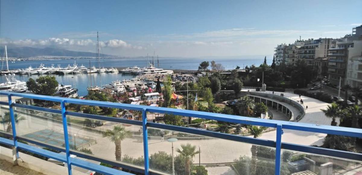 Πειραιάς, Φρεαττύδα. Πώληση πολυτελούς οροφοδιαμερίσματος 140 Μ2.
