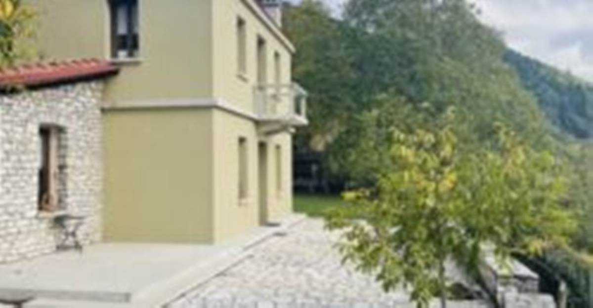 Καρπενήσι. Πώληση Πολυτελούς Μονοκατοικίας 220 Μ2.