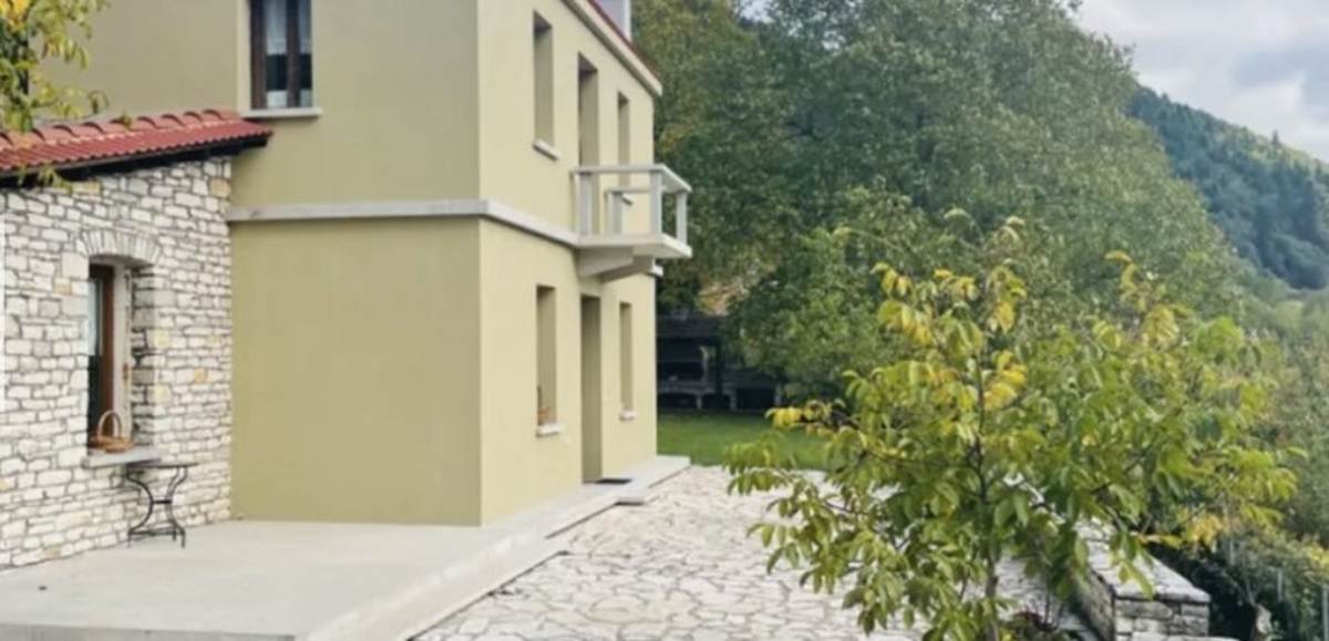 Καρπενήσι. Πώληση Πολυτελούς Μονοκατοικίας 220 Μ2.