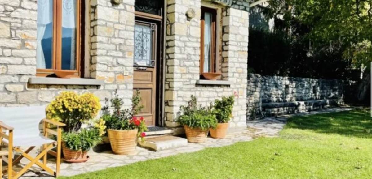 Καρπενήσι. Πώληση Πολυτελούς Μονοκατοικίας 220 Μ2.