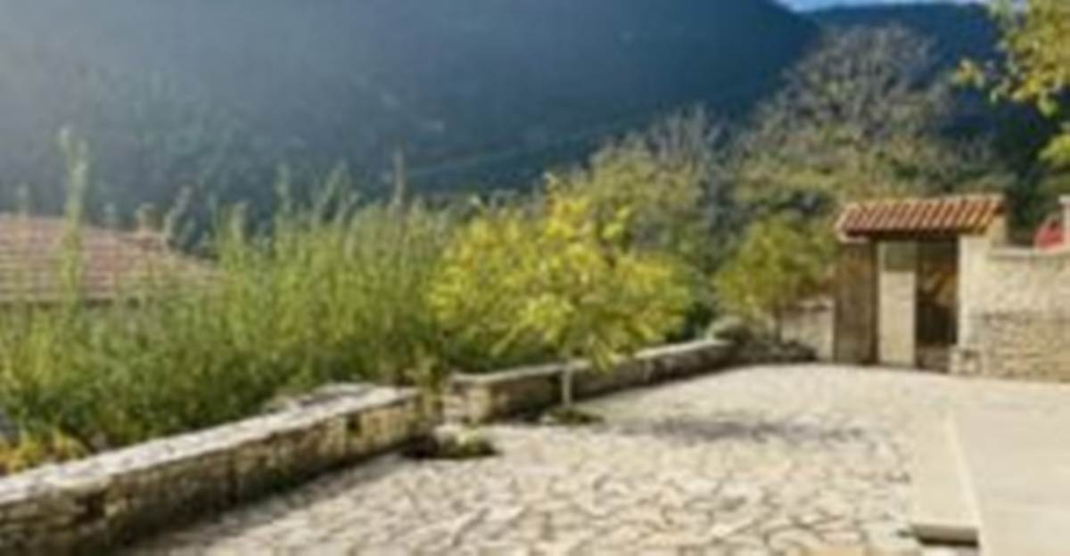 Καρπενήσι. Πώληση Πολυτελούς Μονοκατοικίας 220 Μ2.