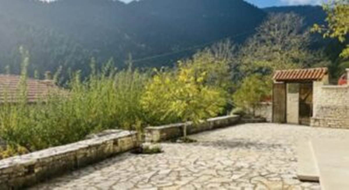 Καρπενήσι. Πώληση Πολυτελούς Μονοκατοικίας 220 Μ2.