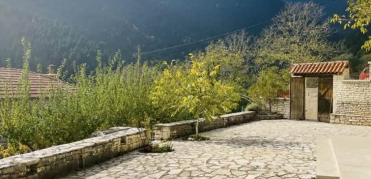 Καρπενήσι. Πώληση Πολυτελούς Μονοκατοικίας 220 Μ2.