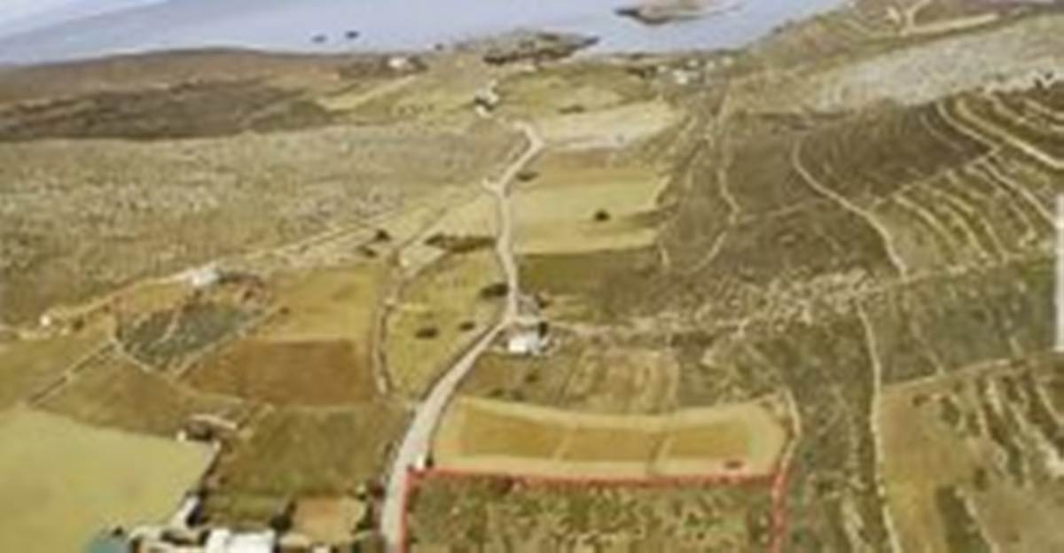 Φολέγανδρος, Λιβάδι.  Πώληση Αγροτεμαχίου 4.548 Μ2.