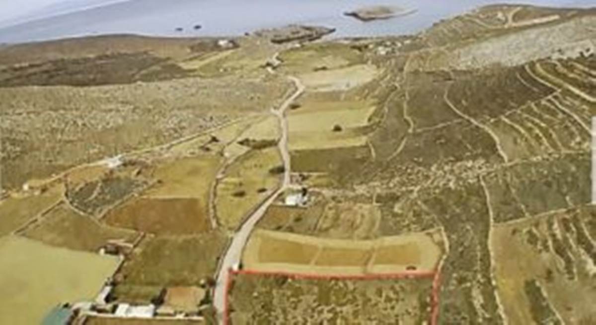 Φολέγανδρος, Λιβάδι.  Πώληση Αγροτεμαχίου 4.548 Μ2.