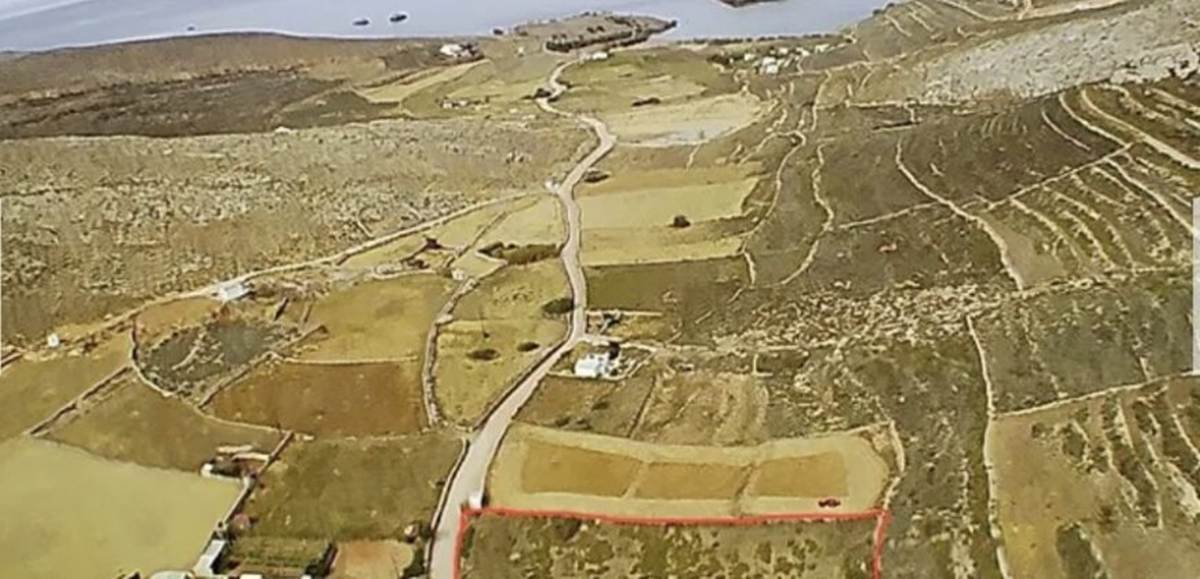 Φολέγανδρος, Λιβάδι.  Πώληση Αγροτεμαχίου 4.548 Μ2.