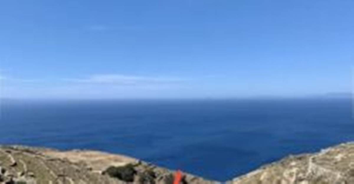 Φολέγανδρος, Άνω Μεριά.  Πώληση Οικοπέδου  330 Μ2.
