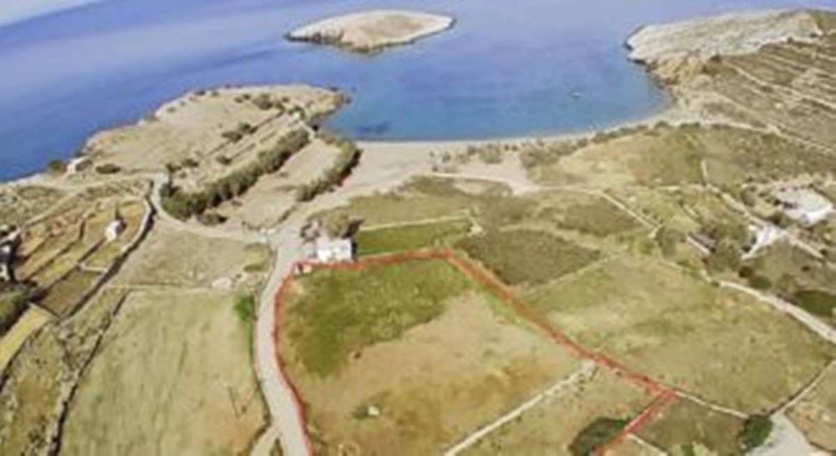 Φολέγανδρος, Παραλία Λιβάδι.  Πώληση Αγροτεμαχίου 6.735 Μ2.