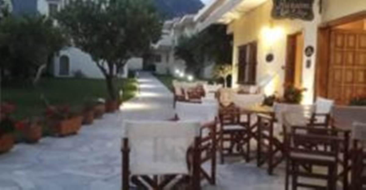 Σπηλιά Φωκίδας. Πώληση Ξενοδοχειακού Συγκροτήματος 685 Μ2.