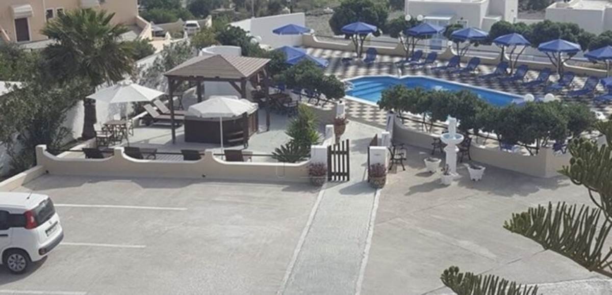 Σαντορίνη. Πώληση Ξενοδοχείου 500 Μ2, 13 δωματίων.