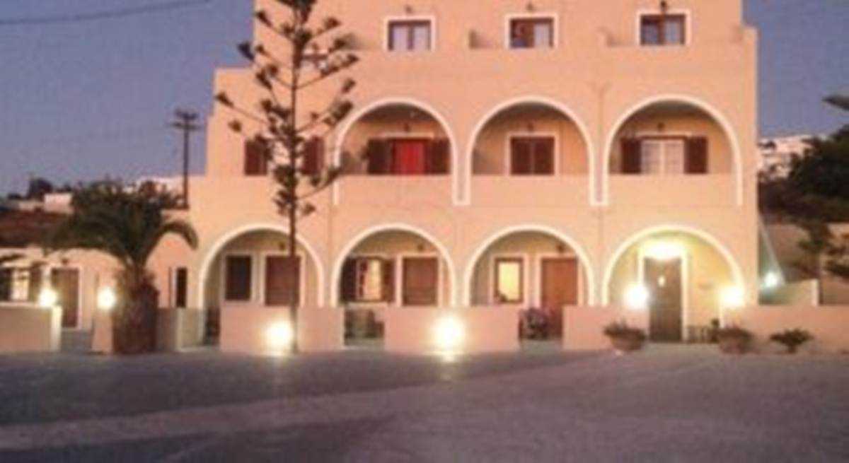 Σαντορίνη. Πώληση Ξενοδοχείου 500 Μ2, 13 δωματίων.