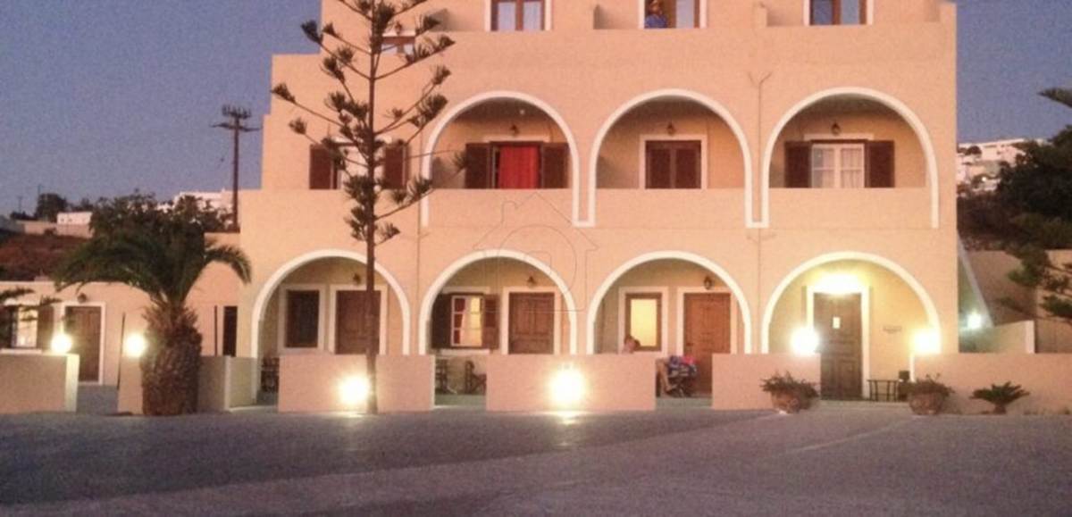 Σαντορίνη. Πώληση Ξενοδοχείου 500 Μ2, 13 δωματίων.