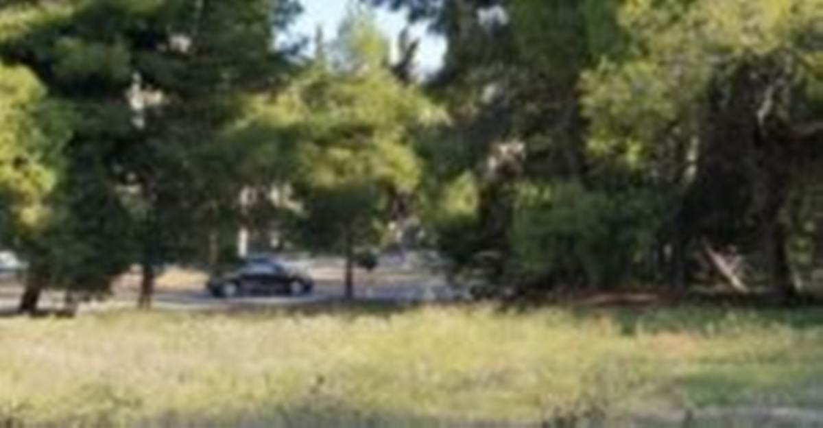 Βουλιαγμένη, Καβούρι. Πώληση Οικοπέδου 860 Μ2.