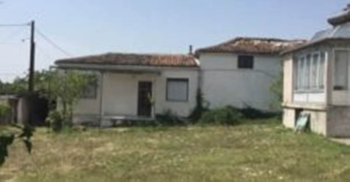 Ορεστιάδα. Πώληση Οικοπέδου 1.000 Μ2 με 2 κατοικίες.