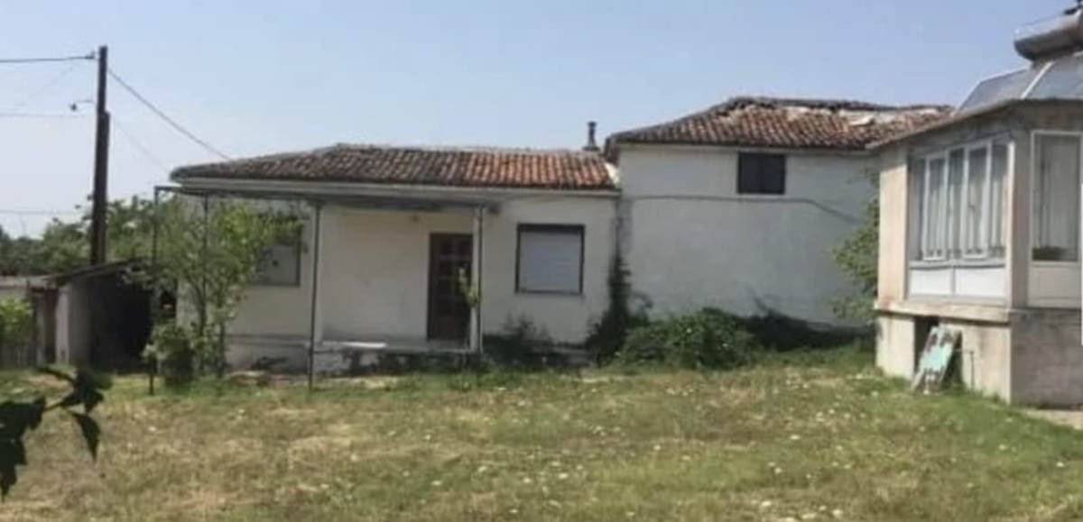 Ορεστιάδα. Πώληση Οικοπέδου 1.000 Μ2 με 2 κατοικίες.