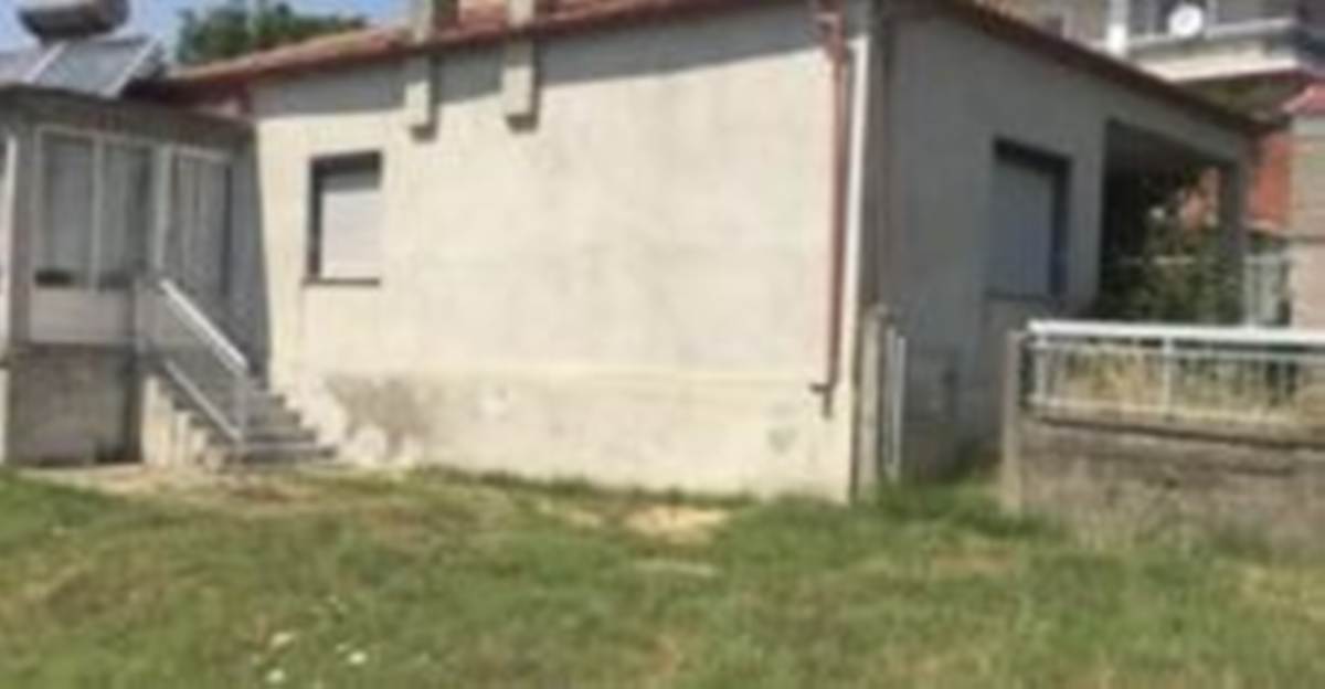 Ορεστιάδα. Πώληση Οικοπέδου 1.000 Μ2 με 2 κατοικίες.