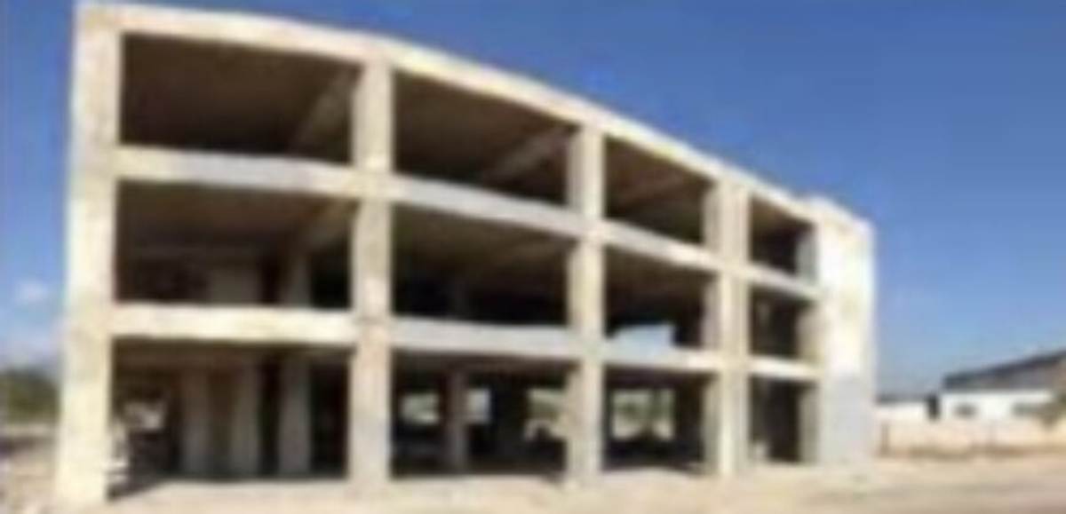 Μεταμόρφωση Αττική. Πώληση οικοπέδου 6.500 Μ2 με ημιτελές κτήριο.