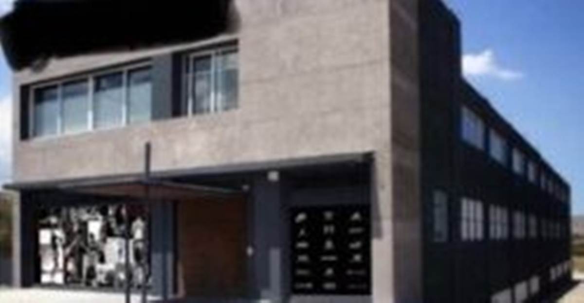 Αττική Σπάτα. Πώληση Κτηρίου  2.300 Μ2.