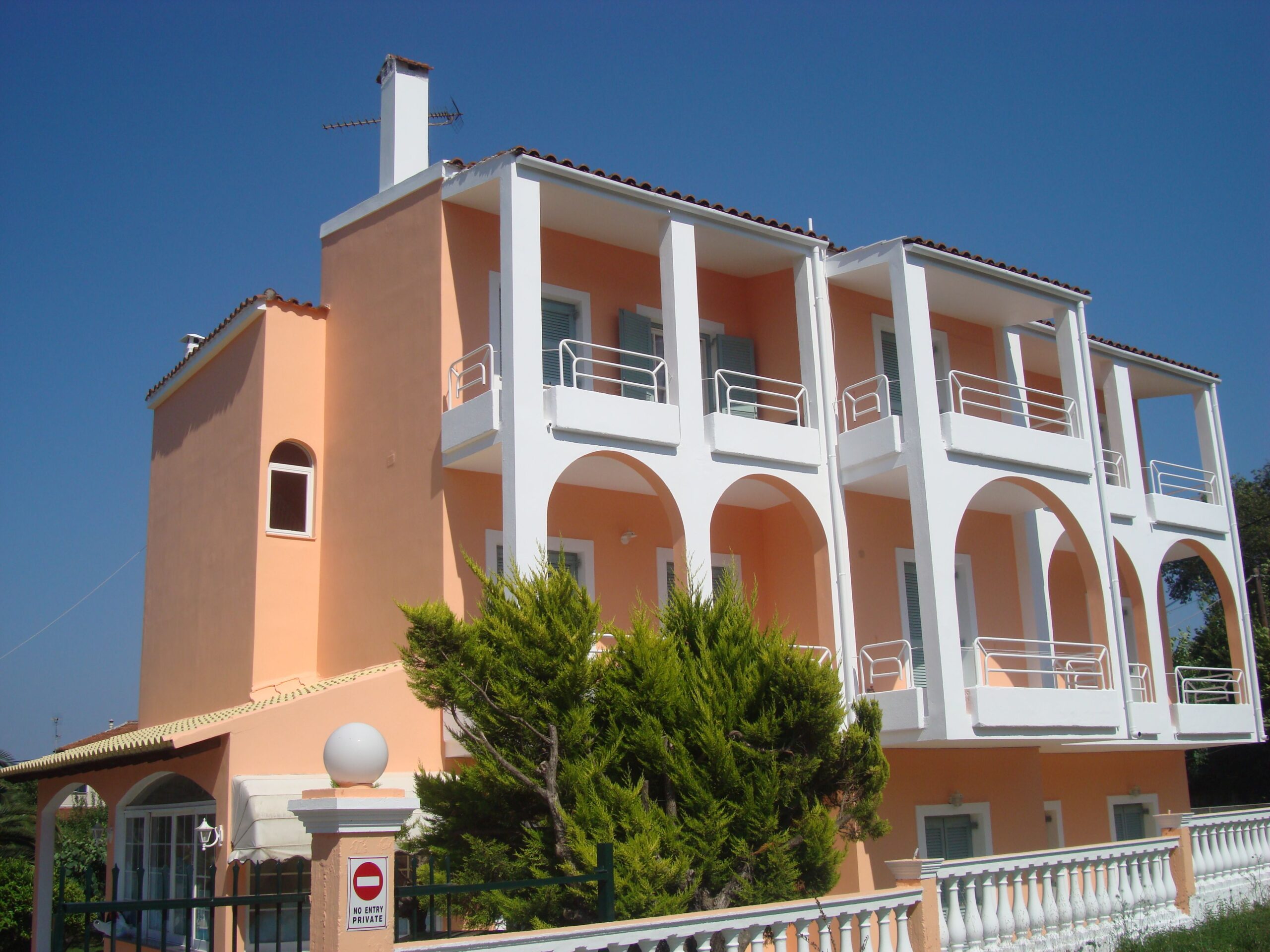 Κέρκυρα. Πώληση Ξενοδοχειακού Συγκροτήματος Κατοικιών.