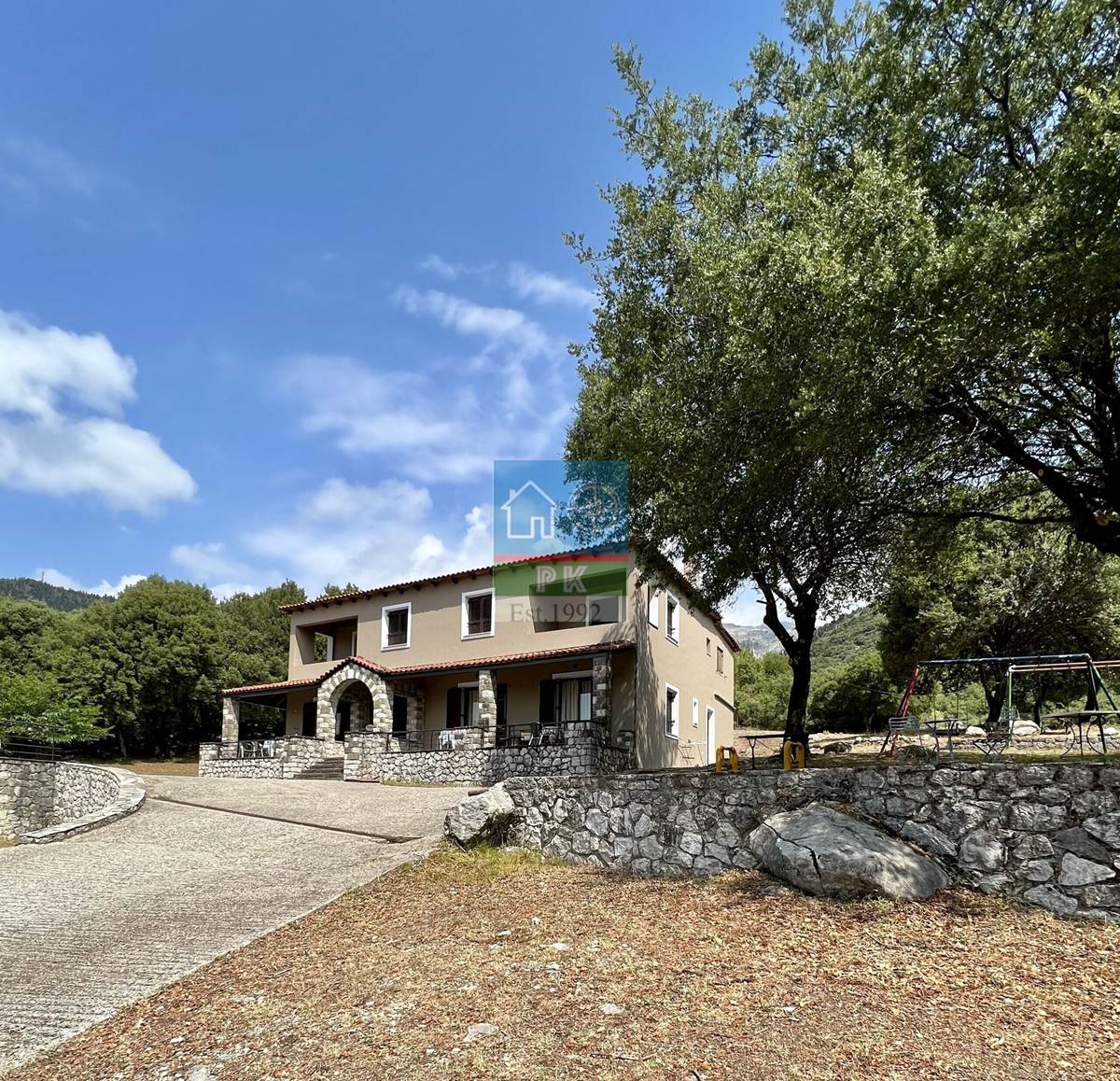 Βουργαρέλι Άρτα. Πώληση Ξενοδοχείου 13 χώρων 544 Μ2.