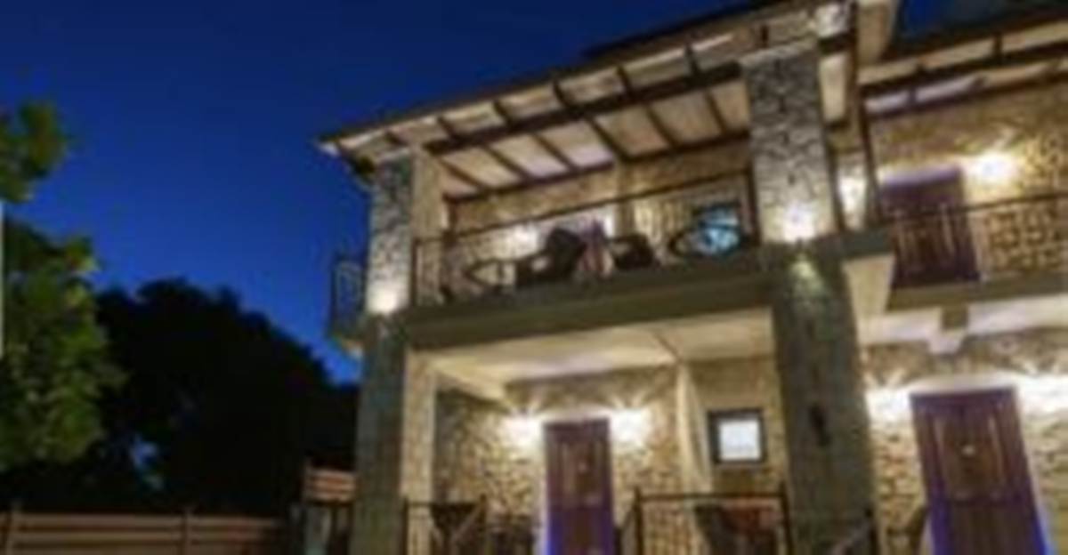 Σύβοτα. Πώληση Ξενοδοχείου 8 χώρων 192 Μ2.