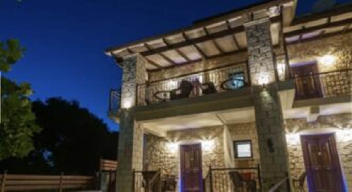 Σύβοτα. Πώληση Ξενοδοχείου 8 χώρων 192 Μ2.