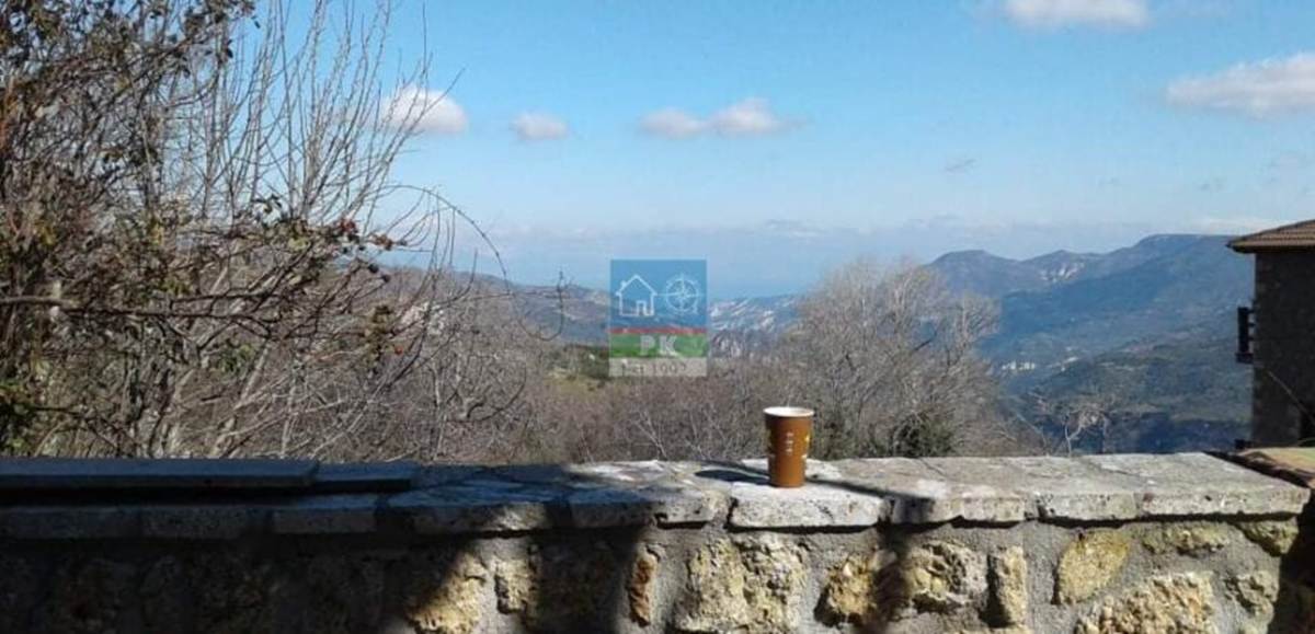 Κορινθία, Κάτω Τρίκαλα. Πώληση Κατοικιας 87 Μ2.