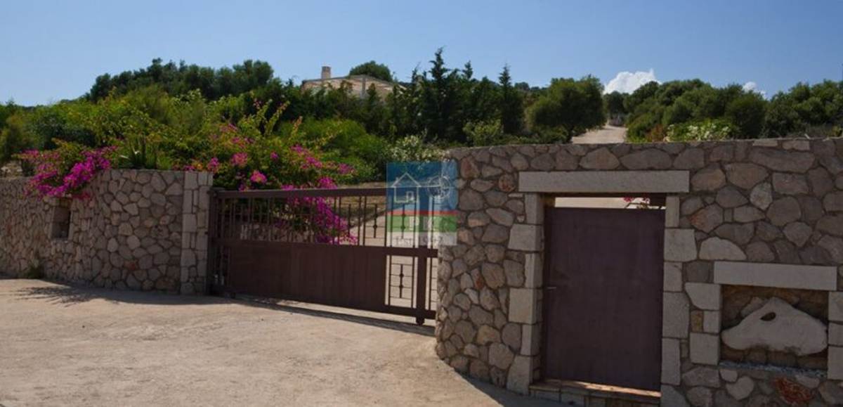 Λευκάδα, Μεγανήσι. Πώληση 6 Πολυτελών Μονοκατοικιών 420 Μ2.